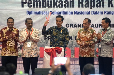 Presiden Jokowi Beri Penghargaan Satyalencana Bupati Kalimantan Selatan