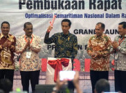 Presiden Jokowi Beri Penghargaan Satyalencana Bupati Kalimantan Selatan