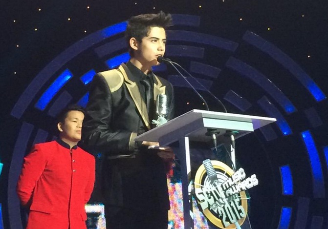 Aliando Senggol Prilly di SCTV Music Awards 2015