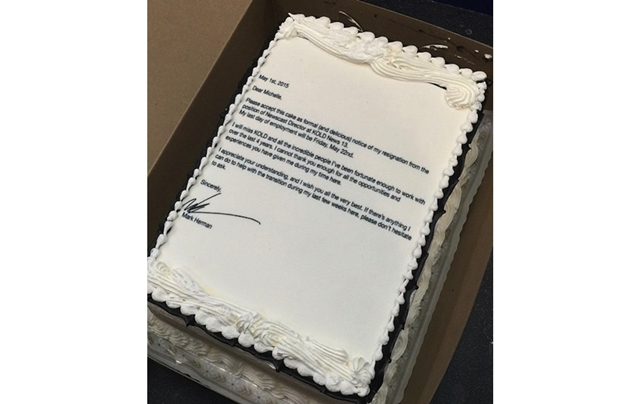 Ingin Bermakna, Pria Ini Bikin Surat Resign dari Kue