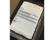 Ingin Bermakna, Pria Ini Bikin Surat Resign dari Kue