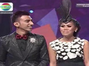 Reza Bandung Tersenggol, Evi Masamba Beri Pelukan Mesra