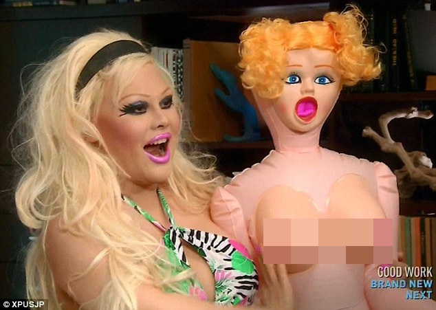 Terobsesi Jadi Boneka Seks, Transgender Ini Nekat Operasi Plastik