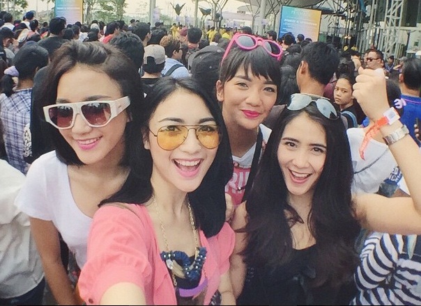 Keseruan Citra Kirana Nonton Konser Katy Perry