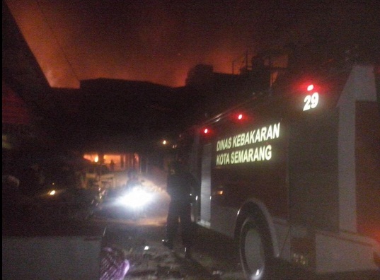 Sampai Saat Ini Kebakaran Pasar Johar Belum Padam