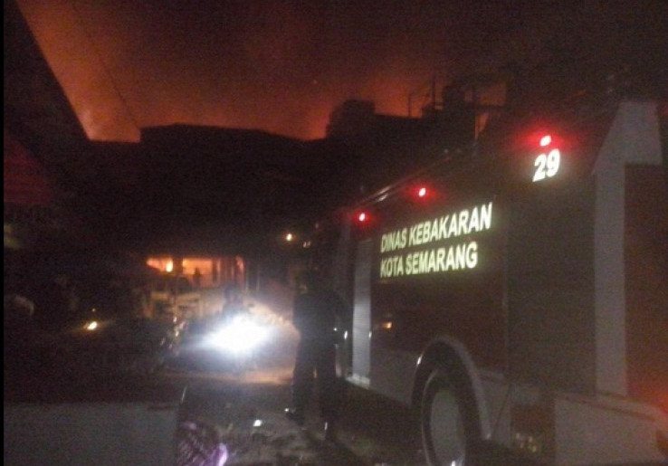 Sampai Saat Ini Kebakaran Pasar Johar Belum Padam