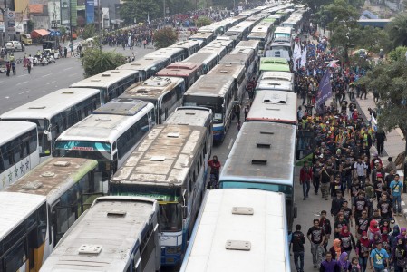 Ini Alasan Bus AKAP di Rawamangun Antre di Luar Terimnal