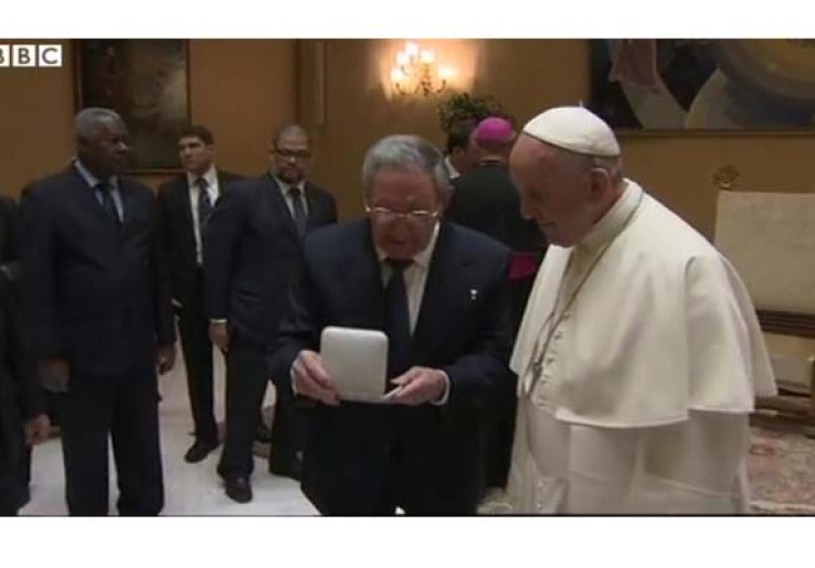 Pembicaraan Rahasia Paus Fransiskus dengan Raul Castro
