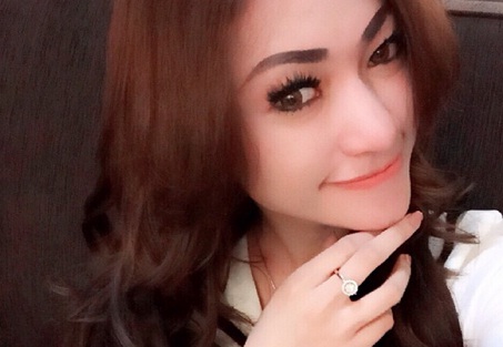 Beredar Foto Ciuman Hot Amel Alvi dan Pria Mirip Indra Bruggman