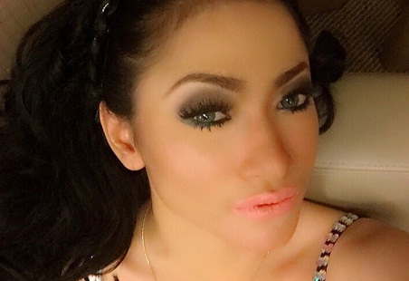 Foto Amel Alvi dan Julia Perez Bikin Pria ‘Dag Dig Dug’