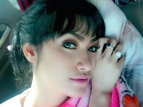 Amel Alvi, Si Seksi Pecinta Hello Kitty