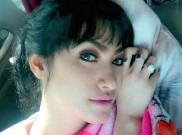 Amel Alvi, Si Seksi Pecinta Hello Kitty