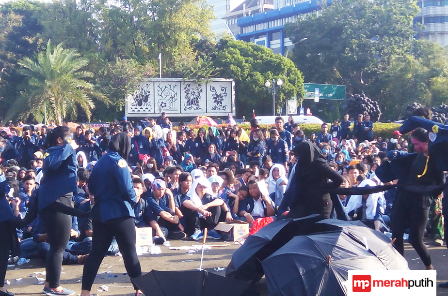 Sekjen PDIP: Tak Perlu Defensif Hadapi Demonstrasi