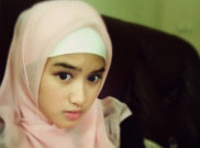 Pesona Kecantikan Ochi Rosdiana Berhijab