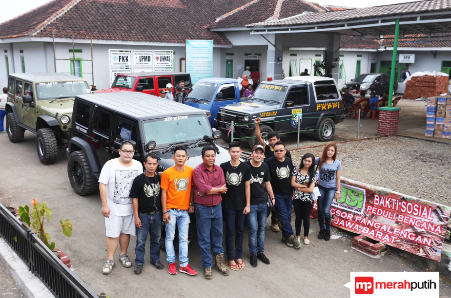 Bakti Sosial Komunitas Jeep Station Indonesia untuk Korban Pangalengan