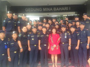 Pakai Mini Dress, Farhat Abbas Mau Sumbang Stocking Buat Menteri Susi