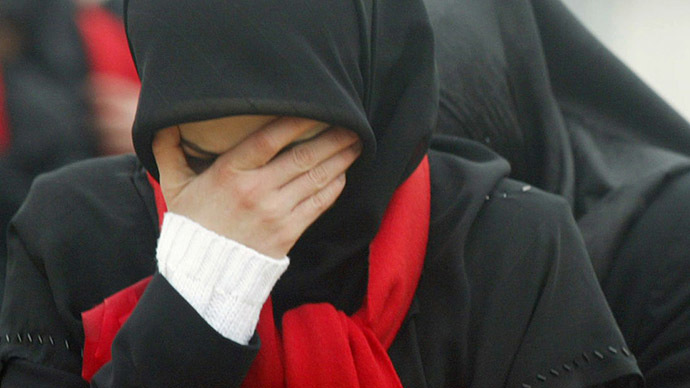 Dipaksa Cicipi Makanan dari Daging Babi, Mahasiswi Muslim Melaporkan Kampusnya