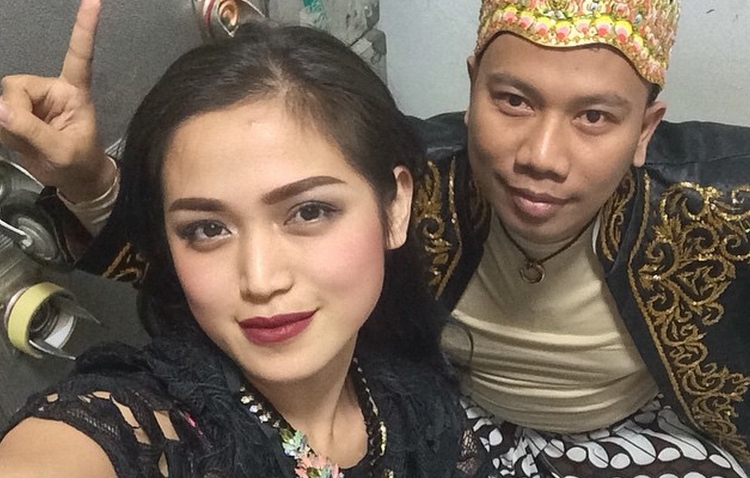 Berponi, Vicky Prasteyo: Jessica Iskandar Mirip Zaskia Gotik