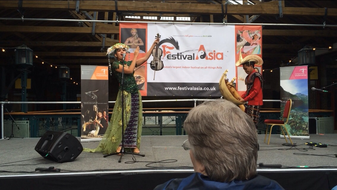 Tampil di London, Mia Ismi Perkenalkan Budaya Indonesia