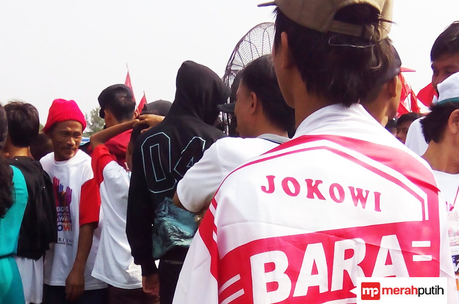 Pendukung Prabowo Nimbrung Bersama Relawan Jokowi