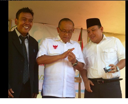 Bertemu Wabup Cilacap, Ical Dapat Hadiah Batu Akik 
