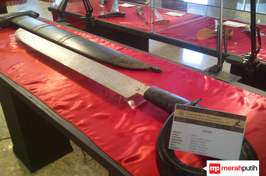 Wow, TJahjo Kumolo Koleksi Golok Sepanjang 1 Meter