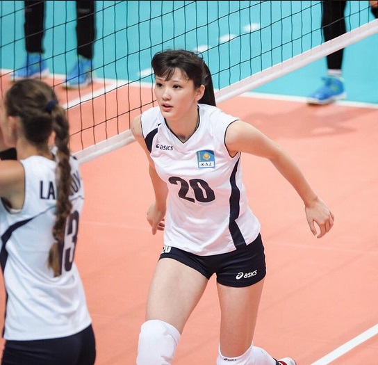 Atlet Voli Sabina Altynbekova Tampil Cantik dengan Hijab