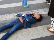 Langgar Aturan Lalu Lintas, Pejalan Kaki Wanita Dihajar Martil