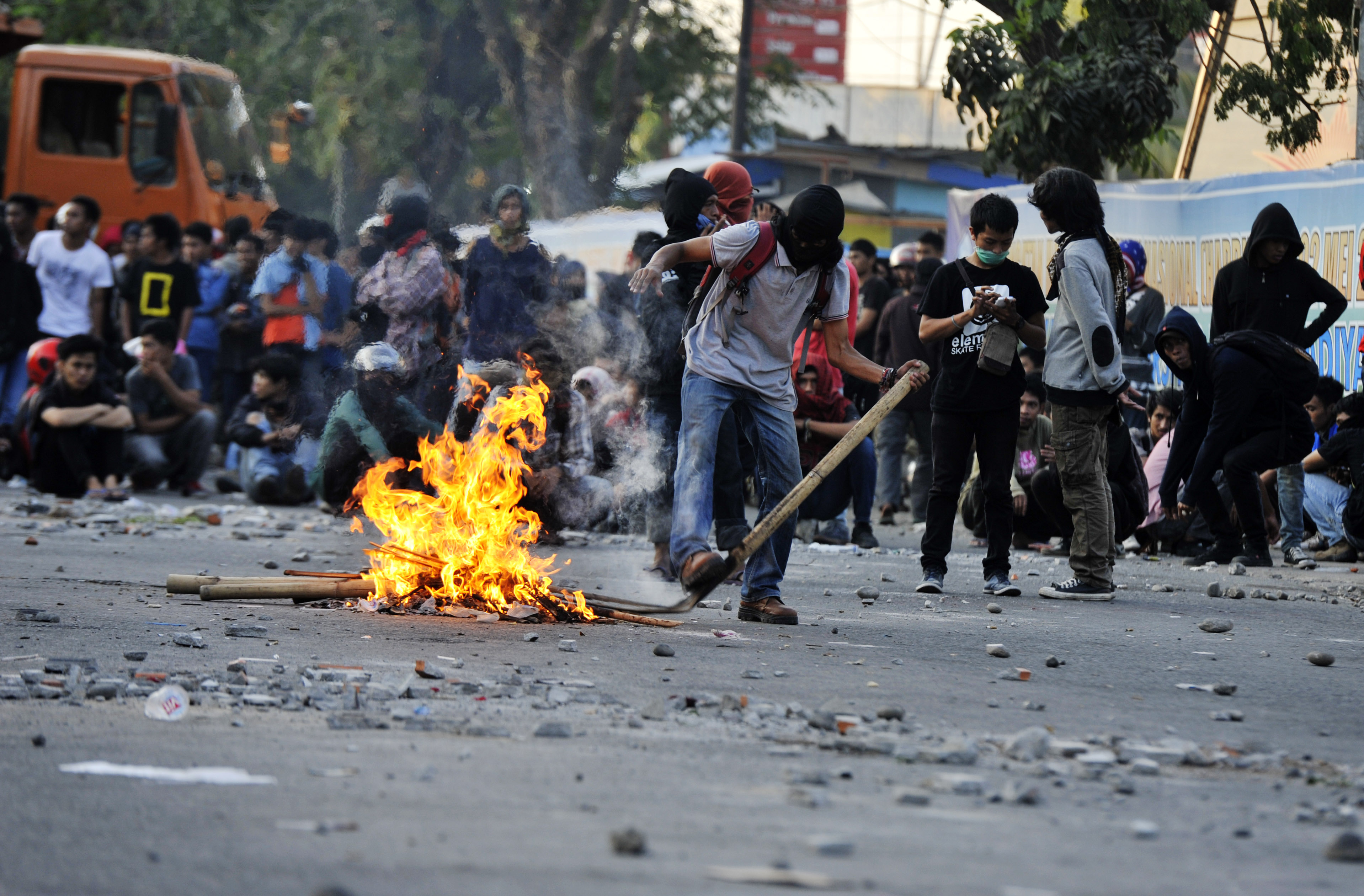 Bentrok Mahasiswa Warnai Hari Kebangkitan Nasional di Makassar