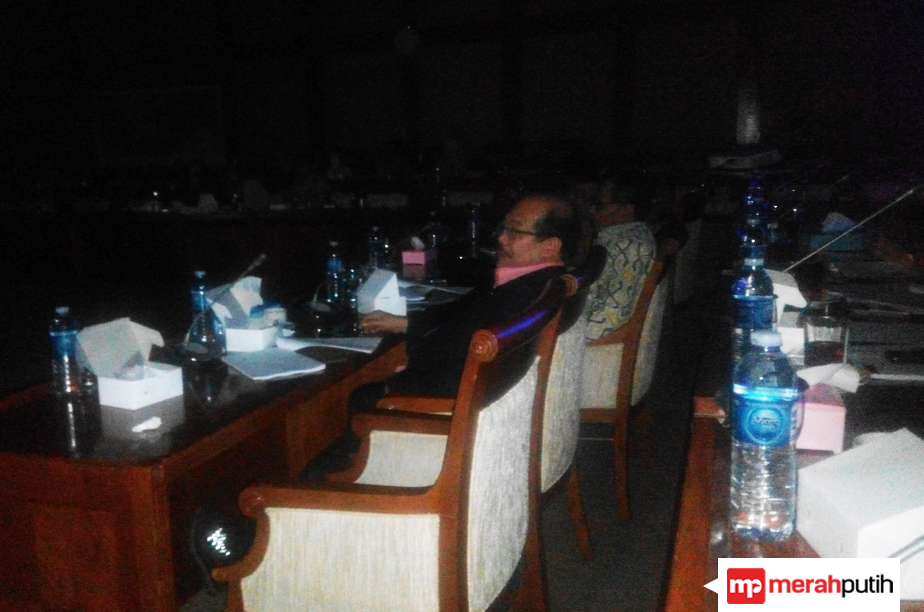 Mati Lampu Warnai Rapat Pembahasan Mafia Migas
