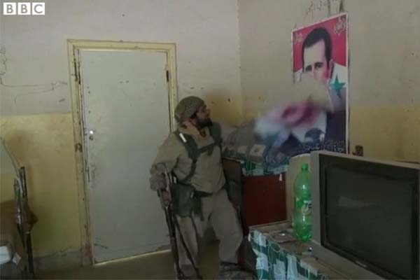 Warga Palmyra Cegah Militer Meninggalkan Kota