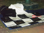 Oalah, Lapak Merchandise Boyzone Abal-Abal Keruk Untung Besar