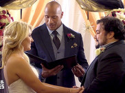 Kejutan The Rock Menikahkan Fansnya