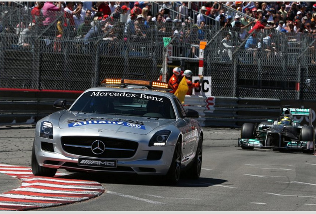 Rosberg Rampok Kemenangan Hamilton