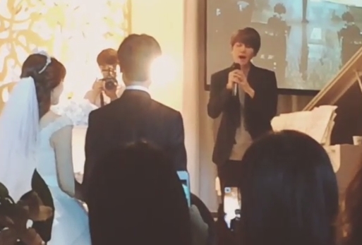 Penampilan Bernyanyi Baekhyun EXO di Pernikahan Tuai Pujian Netizen