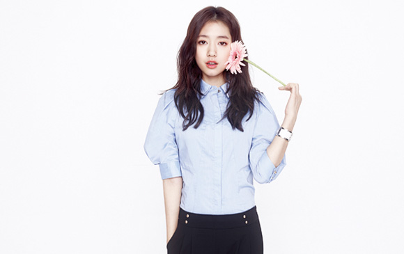 Park Shin Hye Perkenalkan Anjing Peliharaannya pada Fans