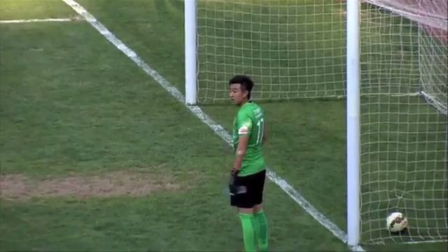 Video Kocak Sibuk Minum, Kiper Biarkan Gawangnya Kebobolan