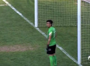 Video Kocak Sibuk Minum, Kiper Biarkan Gawangnya Kebobolan
