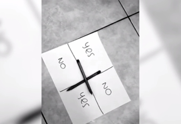 Permainan Mistis Charlie Charlie Challenge