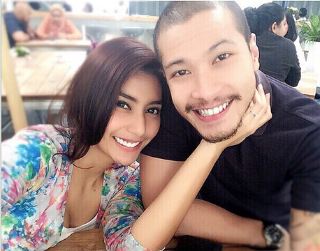 Foto Mesra Tyas Mirasih dengan Pacarnya