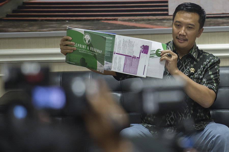 Menpora: Lebih Baik Disanksi FIFA daripada Dibantai Tiap Tanding