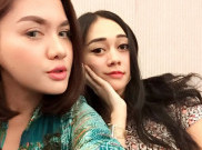 Potret Persahabatan Aura Kasih dan Vicky Shu