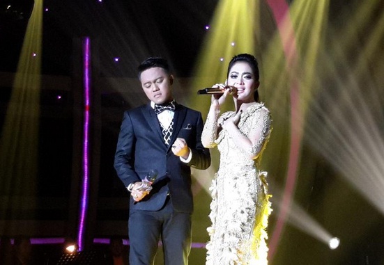 Heboh Duet Romantis Danang Banyuwangi dan Syahrini