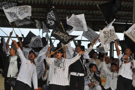 Ribuan Massa HTI Memadati GBK