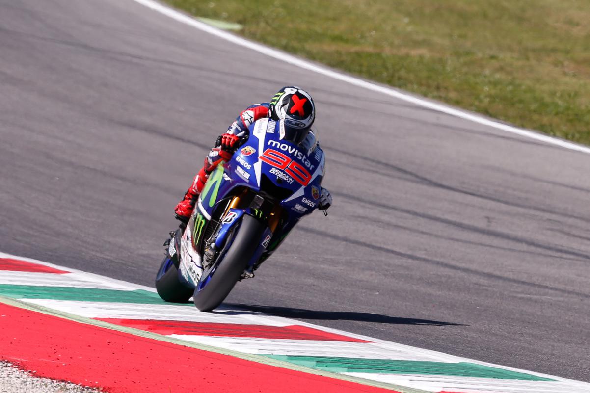 Lorenzo Jadi Raja di Rumahnya