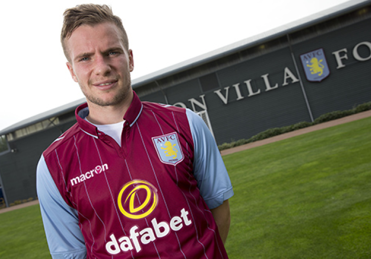 Perhatian Wayne Rooney pada Tom Cleverley