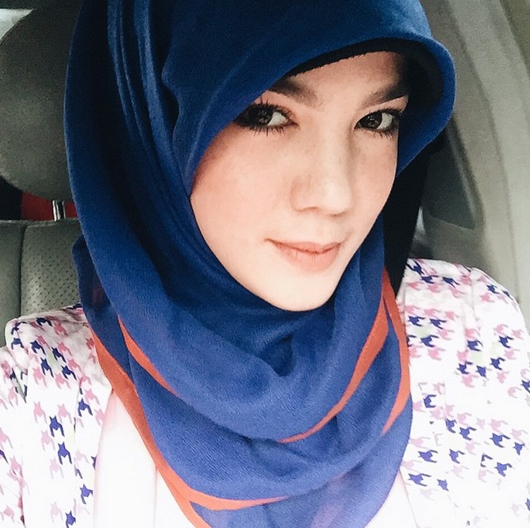 Pakai Hijab, Alice Norin Makin Cantik
