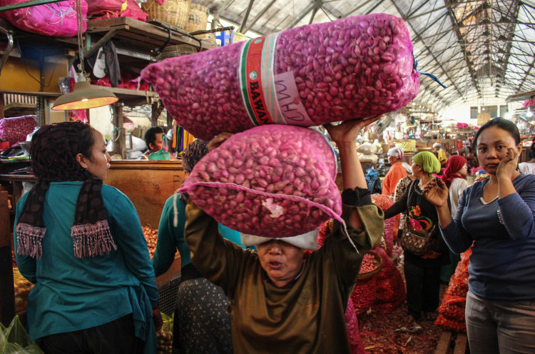 Bulog Sumbar Distribusikan Bawang Merah ke Riau