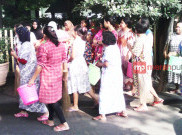 Menyambut Bulan Suci Ramadan, Puluhan Warga Bersih-Bersih di Kediaman Pak Harto