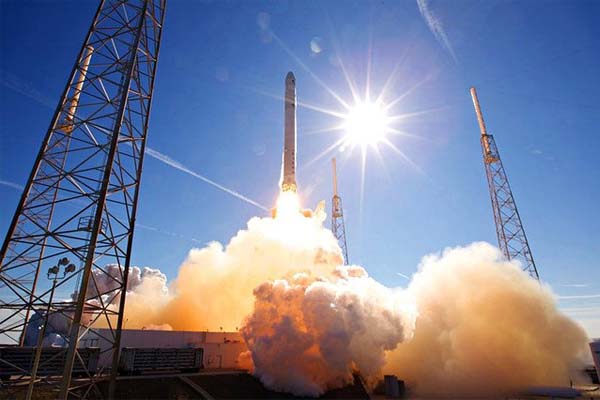 SpaceX Luncurkan Satelit Internet untuk Pelosok Bumi 